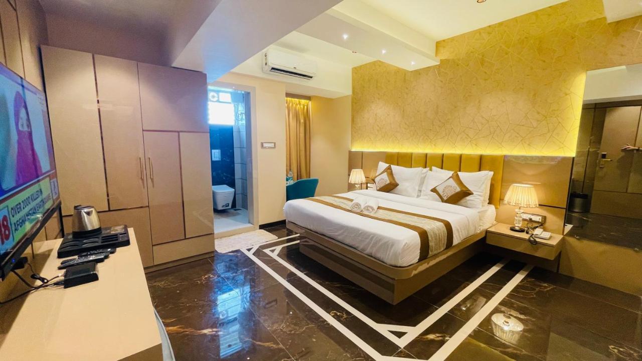 Home2 Renaissance Club Mumbai Exteriör bild