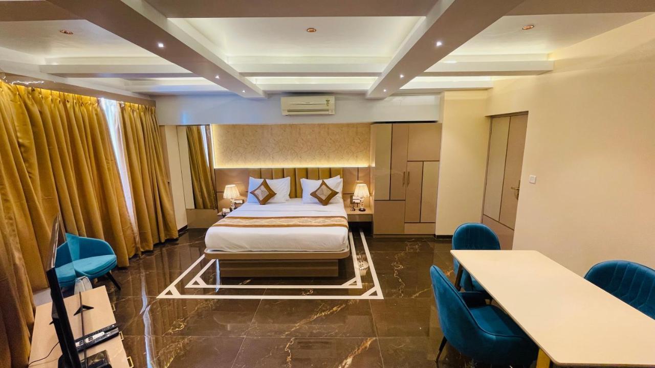 Home2 Renaissance Club Mumbai Exteriör bild