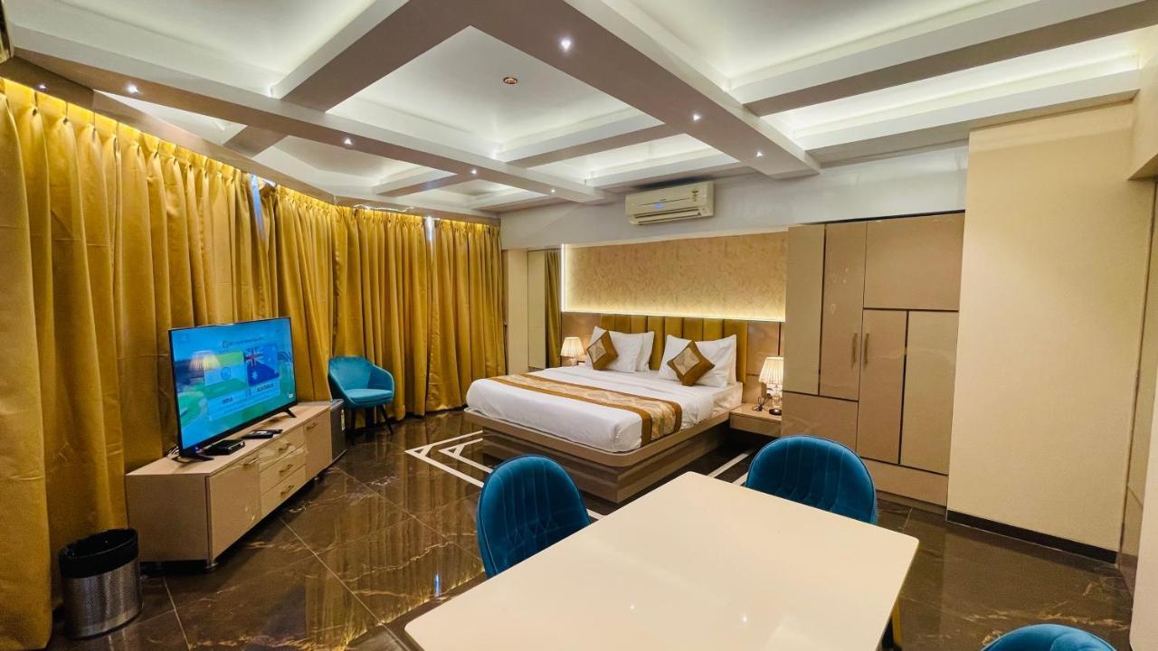 Home2 Renaissance Club Mumbai Exteriör bild