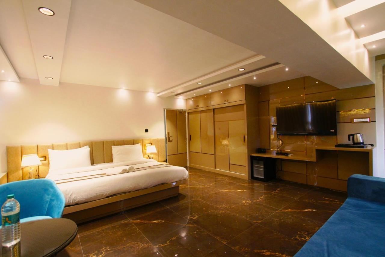 Home2 Renaissance Club Mumbai Exteriör bild